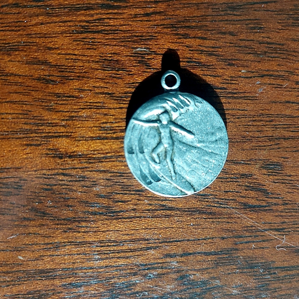 Pendant Surfing, Silver Tone Round Pendant Charm Surfer Riding A Wave, 3/4" W.